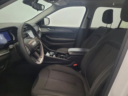 Used 2023 Jeep Grand Cherokee Laredo AWD/4WD image 17