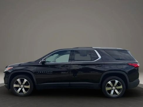 Used 2018 Chevrolet Traverse LT image 2