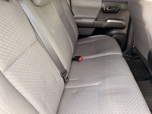 Used 2020 Toyota Tacoma SR5 AWD/4WD image 13