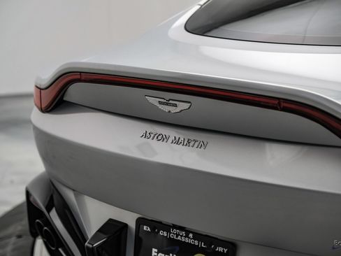 Used 2019 Aston Martin V8 Vantage Coupe RWD image 17