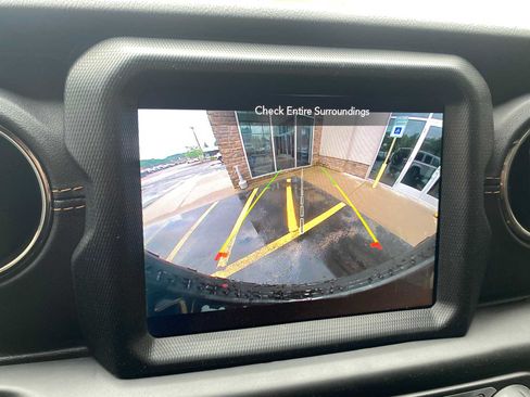 Used 2021 Jeep Wrangler Unlimited Sahara AWD/4WD image 18