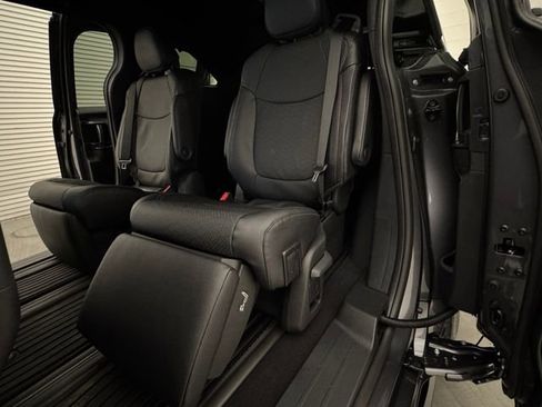 Used 2025 Toyota Sienna Limited image 30