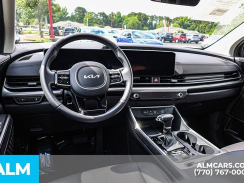Used 2025 Kia Carnival SX w/ SX Dark Edition Package FWD image 31