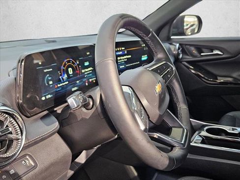 Used 2025 Chevrolet Equinox LT w/ Convenience Package II image 9