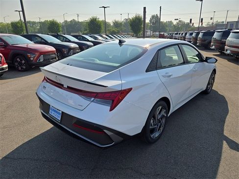 New 2025 Hyundai Elantra SEL image 6