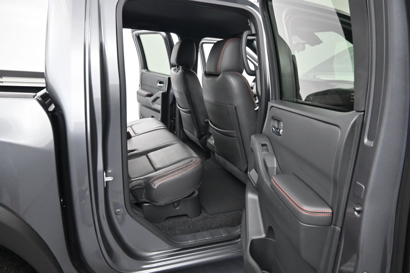 Used 2024 Nissan Frontier Pro-X w/ Pro Convenience Package RWD image 9