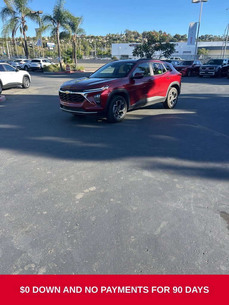 Used 2025 Chevrolet Trax LT w/ LT Convenience Package FWD image 1