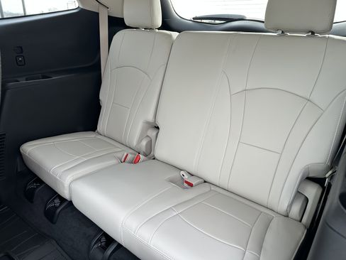 Used 2024 Buick Enclave Premium w/ Experience Buick Package image 25