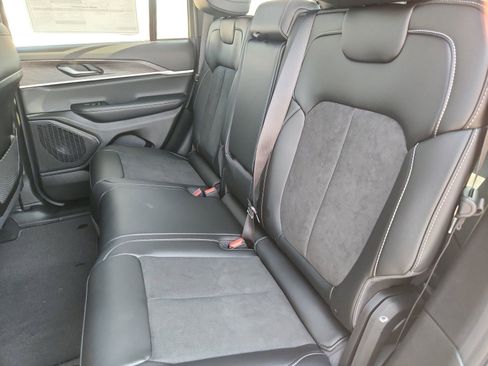 New 2026 Jeep Grand Cherokee Altitude image 13