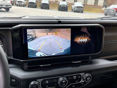 Used 2025 Jeep Wrangler Unlimited Rubicon 4xe image 22