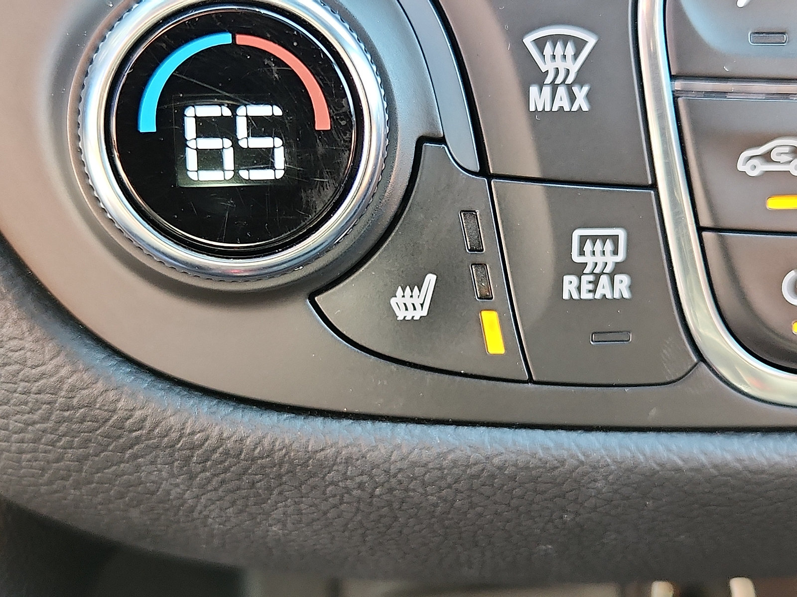 Used 2022 Chevrolet Equinox RS w/ RS Leather Package AWD/4WD image 24