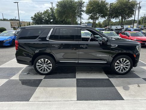 Used 2021 GMC Yukon Denali w/ Denali Premium Package AWD/4WD image 3