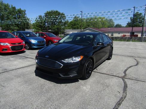 Used 2020 Ford Fusion SE FWD image 3