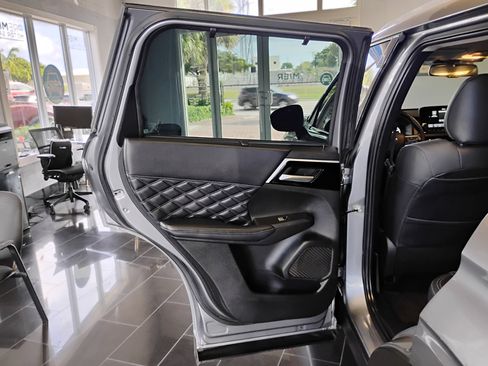 Used 2023 Mitsubishi Outlander SEL image 74