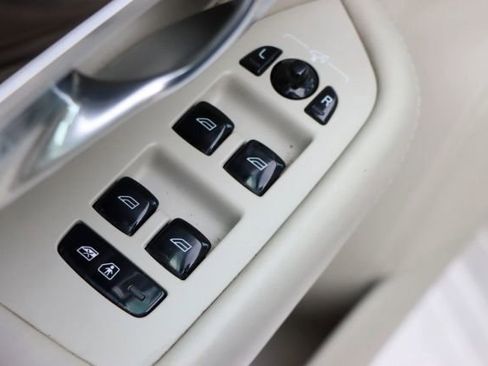 Used 2018 Volvo XC90 T6 Momentum w/ Convenience Package image 14