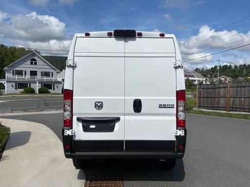 Used 2026 RAM ProMaster 2500 w/ Convenience Group FWD image 7