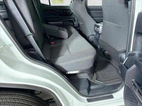 Used 2025 Toyota 4Runner SR5 AWD/4WD image 15