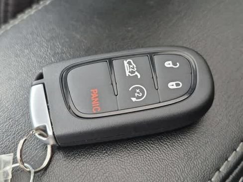 Used 2022 Jeep Cherokee Latitude Lux w/ Sun & Sound Group AWD/4WD image 35