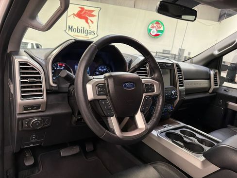 Used 2017 Ford F250 Lariat w/ Lariat Value Package AWD/4WD image 25