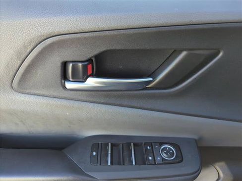 Used 2024 Toyota Prius XLE FWD image 9