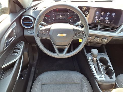 Used 2024 Chevrolet Trax LS w/ LS Convenience Package FWD image 15