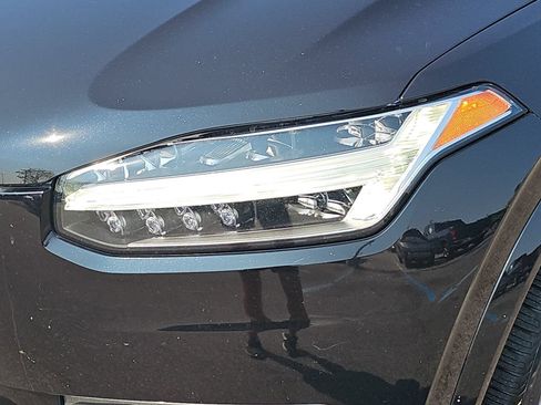 Used 2018 Volvo XC90 T5 Momentum w/ Convenience Package AWD/4WD image 32