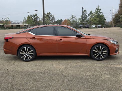Used 2022 Nissan Altima 2.5 SR image 3