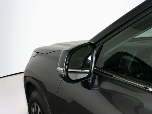 Used 2021 Toyota Highlander XLE image 16