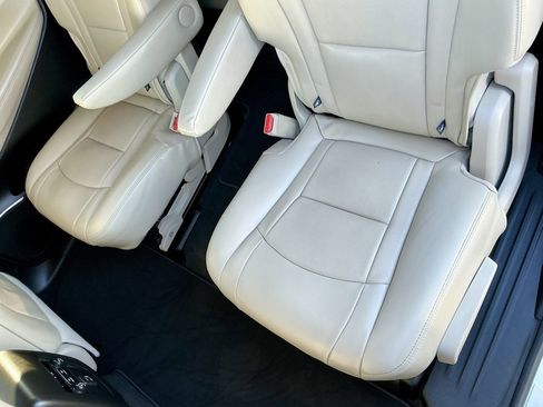 Used 2020 Buick Enclave Essence image 29