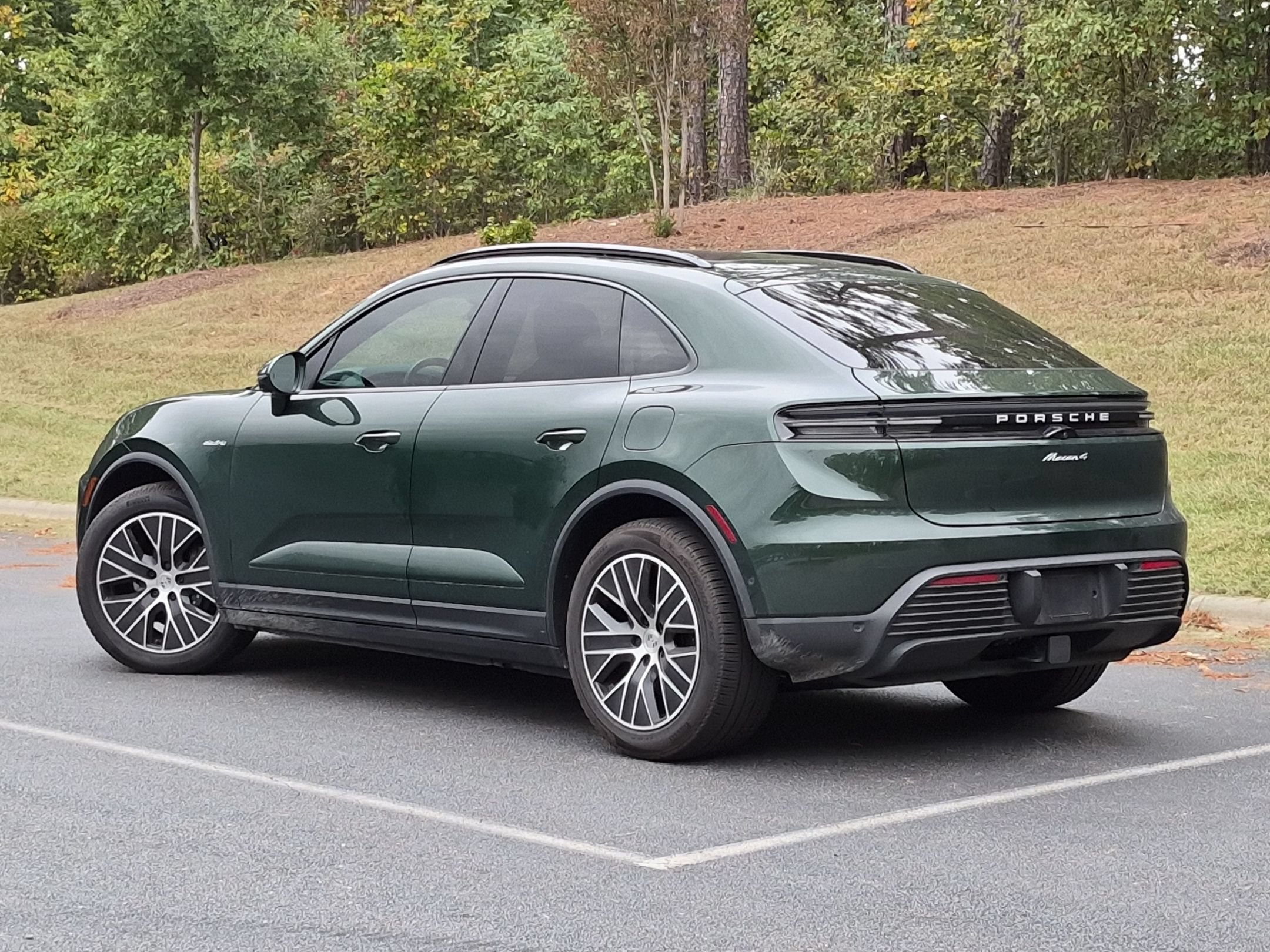 Certified 2026 Porsche Macan 4 Electric AWD/4WD image 3