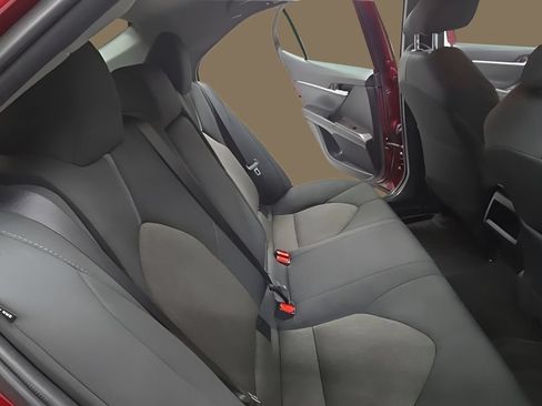 Used 2022 Toyota Camry LE FWD image 18
