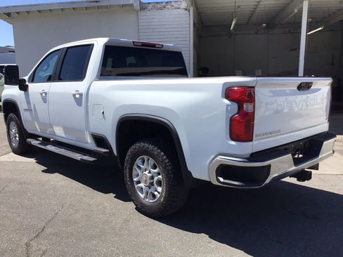 Used 2022 Chevrolet Silverado 2500 LT w/ Convenience Package AWD/4WD image 3