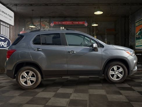 Used 2020 Chevrolet Trax LT w/ LT Convenience Package AWD/4WD image 7