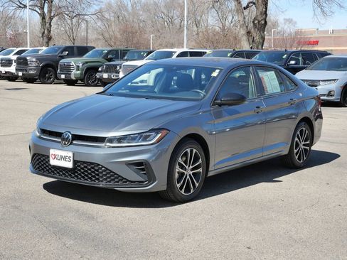 Used 2025 Volkswagen Jetta Sport FWD image 4