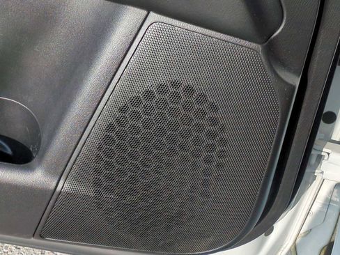 Used 2022 Nissan Armada SL w/ Captain's Chairs Package image 25