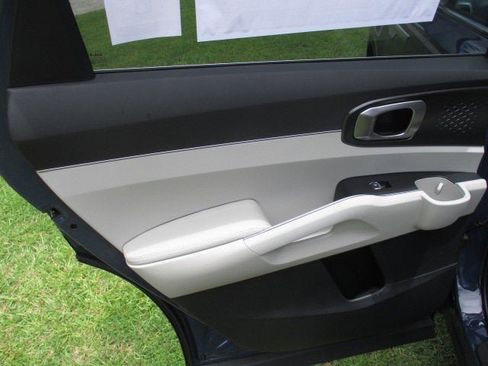 New 2025 Kia Sorento S image 16