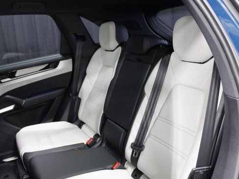 New 2026 Porsche Cayenne S image 19