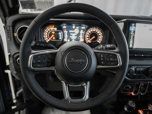 New 2026 Jeep Wrangler Unlimited Sahara AWD/4WD image 31