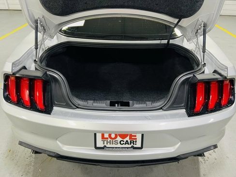 Used 2019 Ford Mustang Coupe image 9