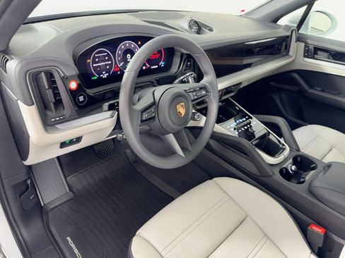 Certified 2026 Porsche Cayenne Coupe AWD/4WD image 4