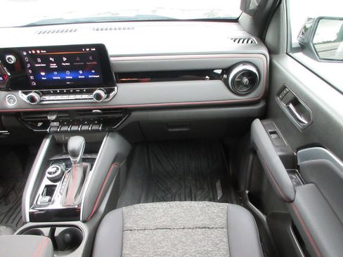 Certified 2024 Chevrolet Colorado Z71 w/ Z71 Convenience Package 2 AWD/4WD image 19