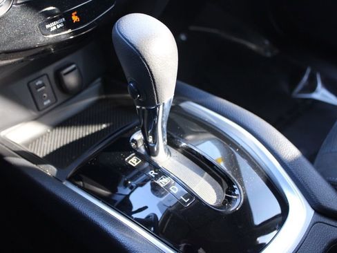 Used 2015 Nissan Rogue S image 34