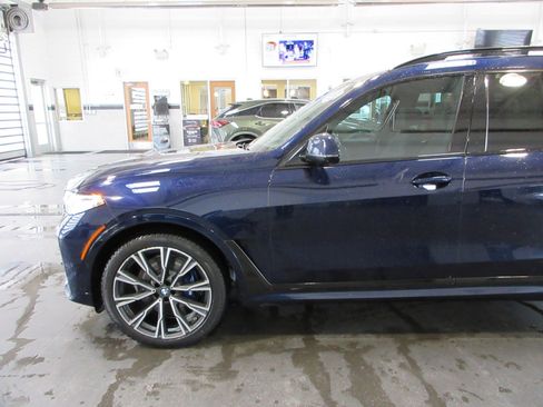 Used 2020 BMW X7 M50i image 2