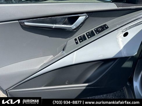 New 2025 Kia Niro EX Touring image 27