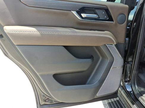 Used 2025 GMC Yukon Denali Ultimate AWD/4WD image 24