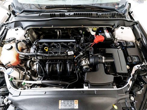 Used 2017 Ford Fusion SE w/ Fusion SE Technology Package image 16