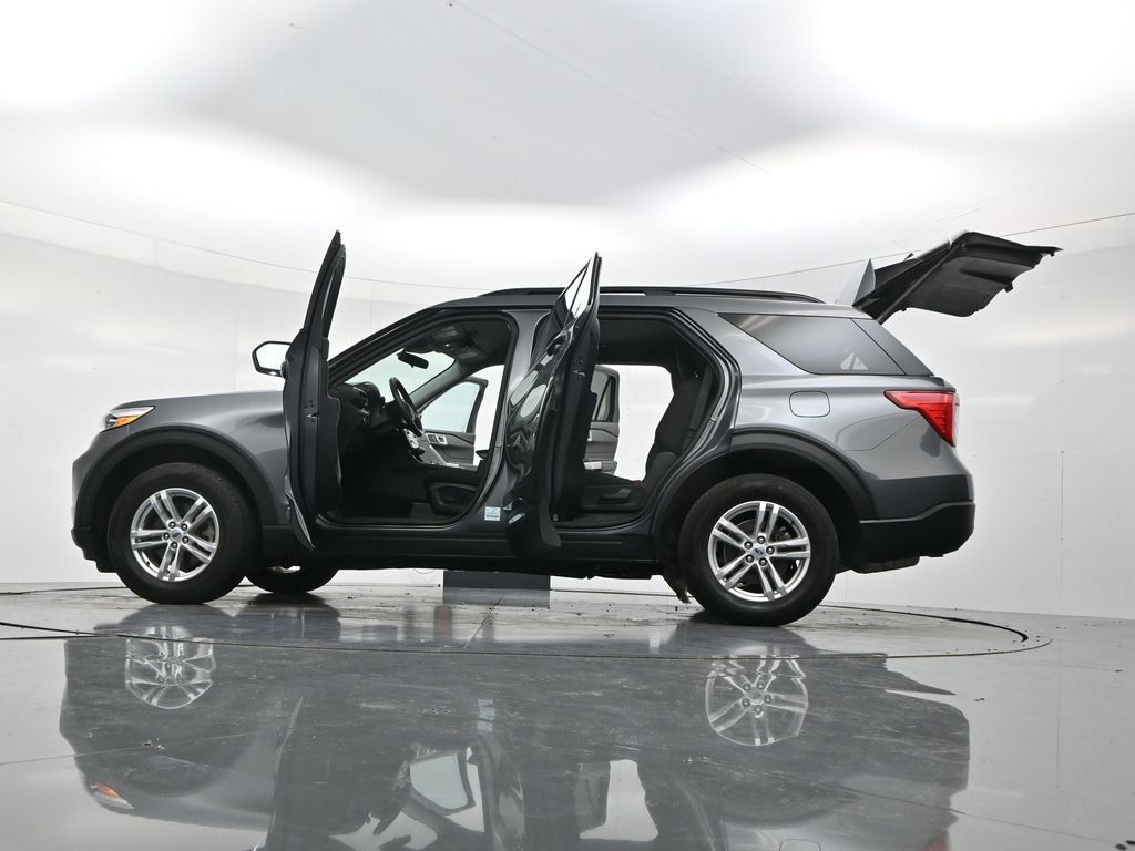 Used 2023 Ford Explorer XLT AWD/4WD image 58