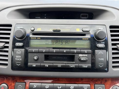 Used 2004 Toyota Camry XLE FWD image 30