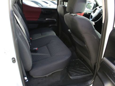 Used 2021 Toyota Tacoma SR5 AWD/4WD image 11
