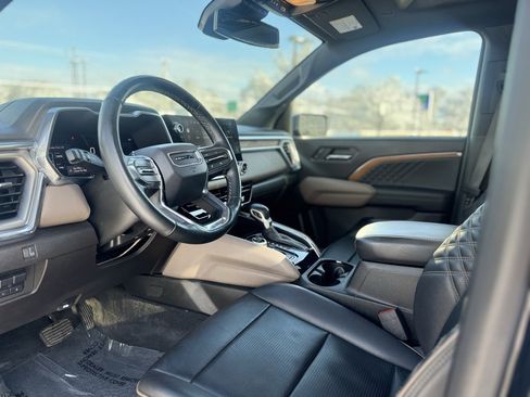 Used 2023 GMC Canyon Denali image 14